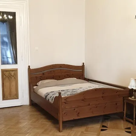 1 Apartment *